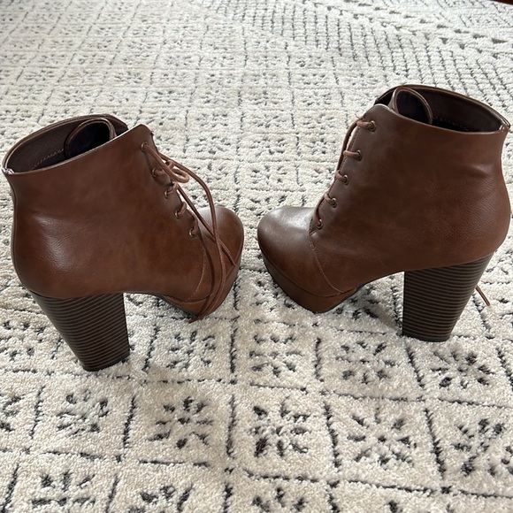 Mossimo Supply Co Chunk Heel Lace Front Boot Size 6.5M - Picture 5 of 9